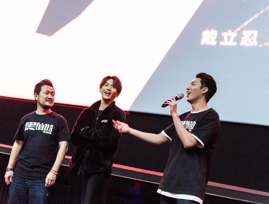 'Nam thần thanh xuân' Kha Chấn Đông chính thức lộ diện sau tai nạn nổ mặt, nhan sắc có còn như xưa? - Ảnh 4.