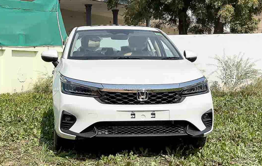 Honda City 2023 lần đầu lộ diện ngoài đời thực: Có cửa sổ trời, màn hình to sau vô-lăng, về Việt Nam sẽ làm khó Vios - Ảnh 2.