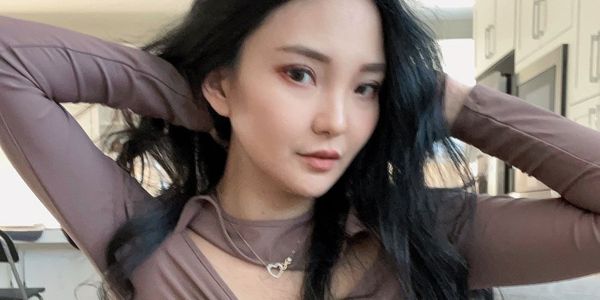 "Vui thôi đừng vui quá", nữ streamer bị cấm sóng khi thực hiện hành động bất ngờ này - Ảnh 1.