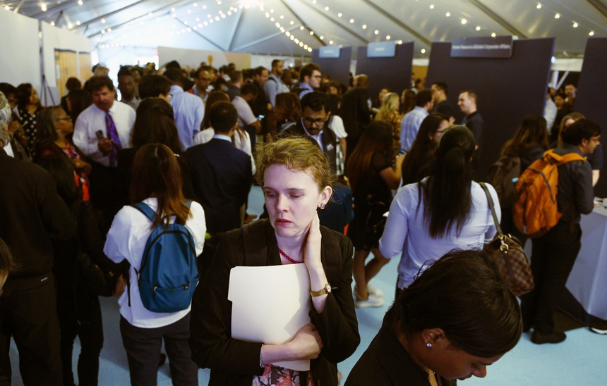 Làn sóng cắt giảm nhân sự toàn cầu chưa có dấu hiệu lắng dịu - Ảnh 2.