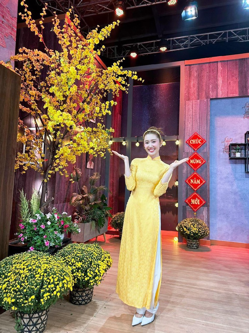 Thúy Ngân và hành trình nhan sắc 14 năm: Hiện tại quá xinh đẹp, 'ăn đứt' thời đôi mươi - Ảnh 13. Thúy Ngân và hành trình nhan sắc 14 năm: Hiện tại quá xinh đẹp, 'ăn đứt' thời đôi mươi - Ảnh 13.