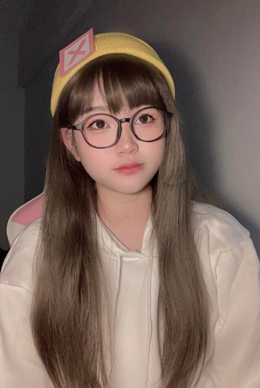 Fan nữ MU trổ tài cosplay, hóa thân thành nữ tướng Viper, quyến rũ hơn bản gốc! - Ảnh 5. Fan nữ MU trổ tài cosplay, hóa thân thành nữ tướng Viper, quyến rũ hơn bản gốc! - Ảnh 5.