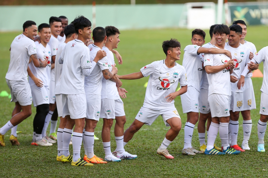 Tuấn Anh khiến đồng đội bị phạt, trợ lý Bundit bị các học trò ăn hiếp  - Ảnh 6.