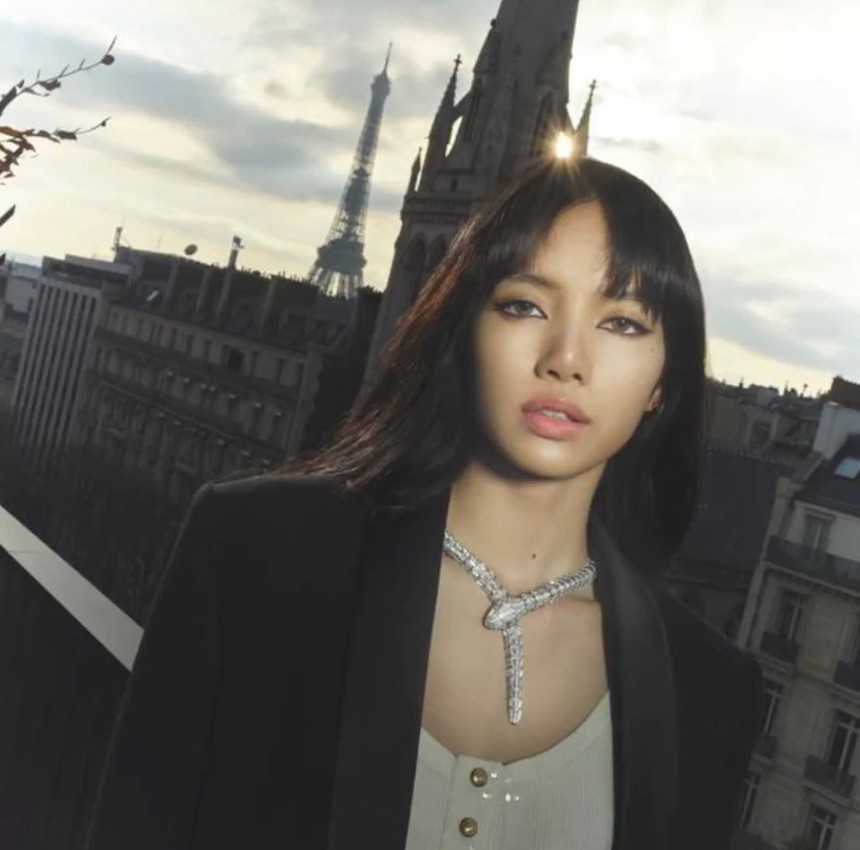 Lisa Blackpink tràn đầy khí chất trên bìa tạp chí Pháp - Ảnh 2.