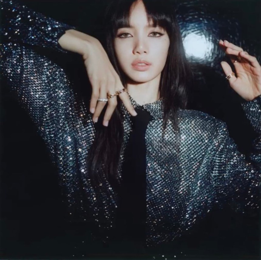 Lisa Blackpink tràn đầy khí chất trên bìa tạp chí Pháp - Ảnh 4.