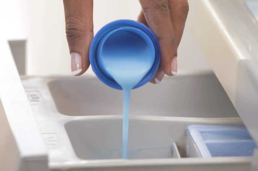 6 mẹo giải cứu quần áo mùa nồm  - Ảnh 3.