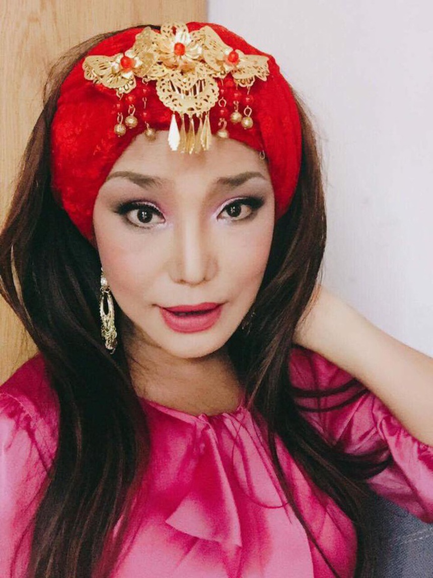 Đọ visual dàn mỹ nhân chuyển giới Vbiz: Hương Giang nóng bỏng, còn người đẹp chi 700 triệu đại phẫu thì sao? - Ảnh 10. Đọ visual dàn mỹ nhân chuyển giới Vbiz: Hương Giang nóng bỏng, còn người đẹp chi 700 triệu đại phẫu thì sao? - Ảnh 10.