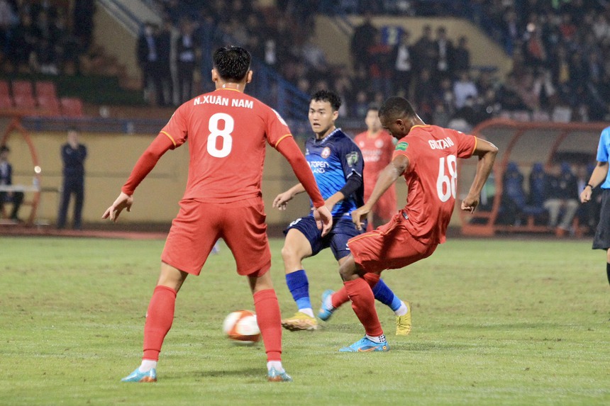 HLV CAHN nói về cơ hội vô địch V-League 2023 - Ảnh 2. HLV CAHN nói về cơ hội vô địch V-League 2023 - Ảnh 2.