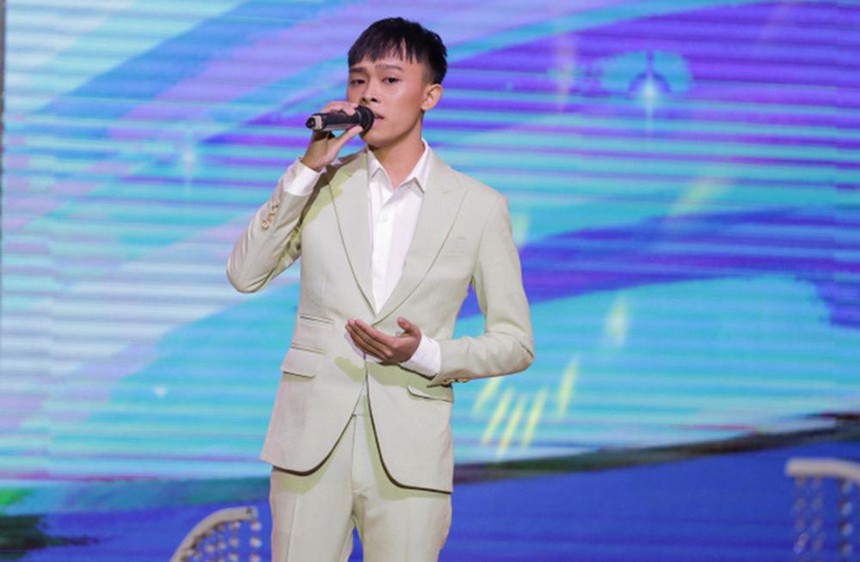 Hồ Văn Cường gây tranh cãi vì cách lấy hơi mệt mỏi, netizen: "Hát nghe vất vả quá!" - Ảnh 4.