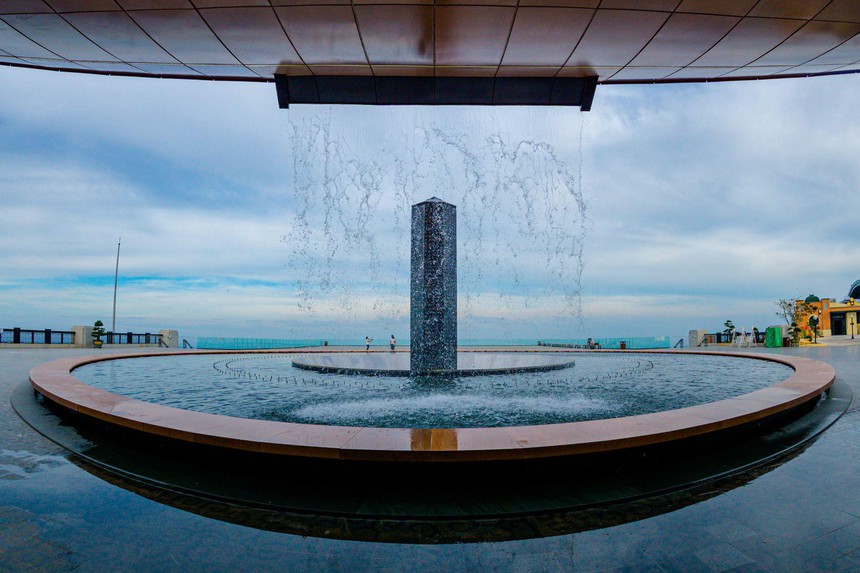 Du khách đổ lên núi Bà Đen check-in với hàng trăm ngàn cây hoa tulip dịp Tết - Ảnh 7.