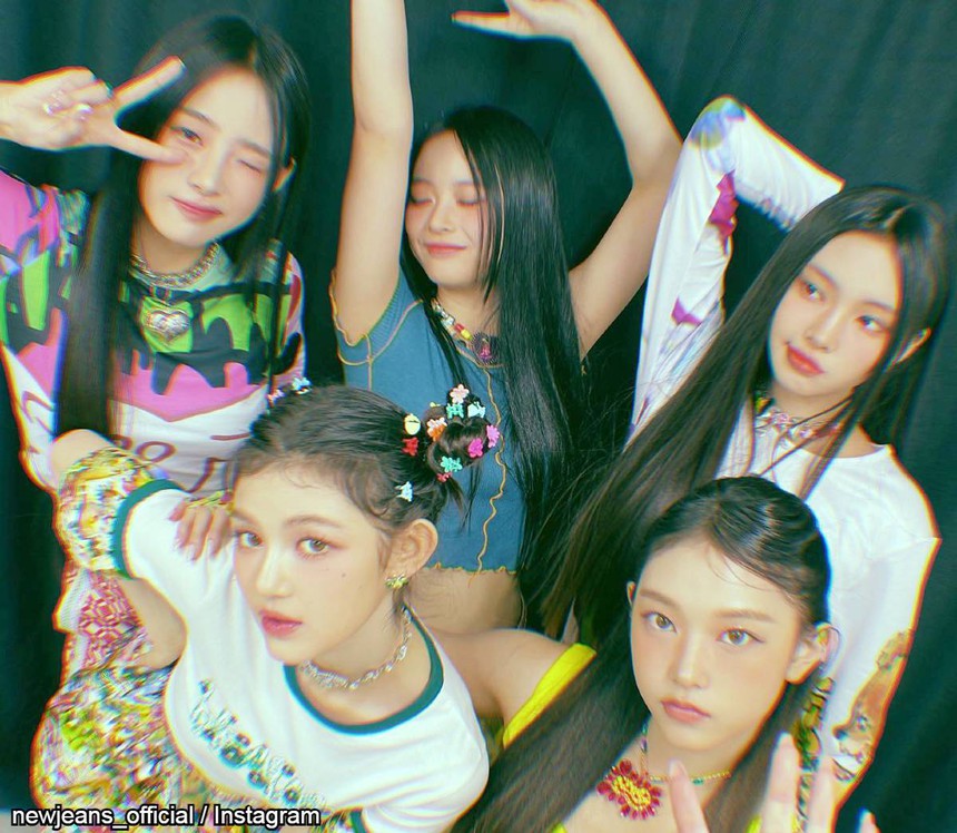 Giữa "đại chiến fandom", Jungkook (BTS) hát hit của em gái NewJeans cực "chill"! - Ảnh 6.