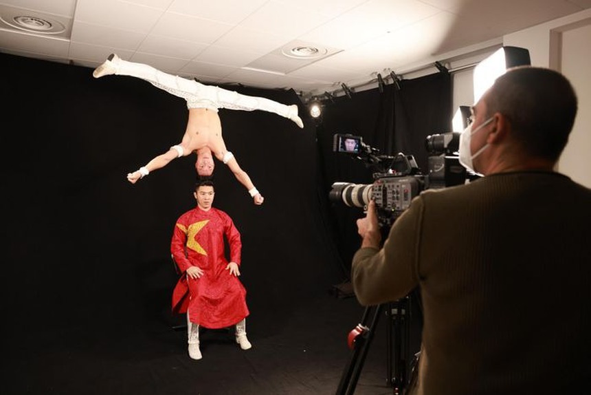 Quốc Nghiệp bị ngã khi luyện tập tại Italy - Ảnh 1. Quốc Nghiệp bị ngã khi luyện tập tại Italy - Ảnh 1.