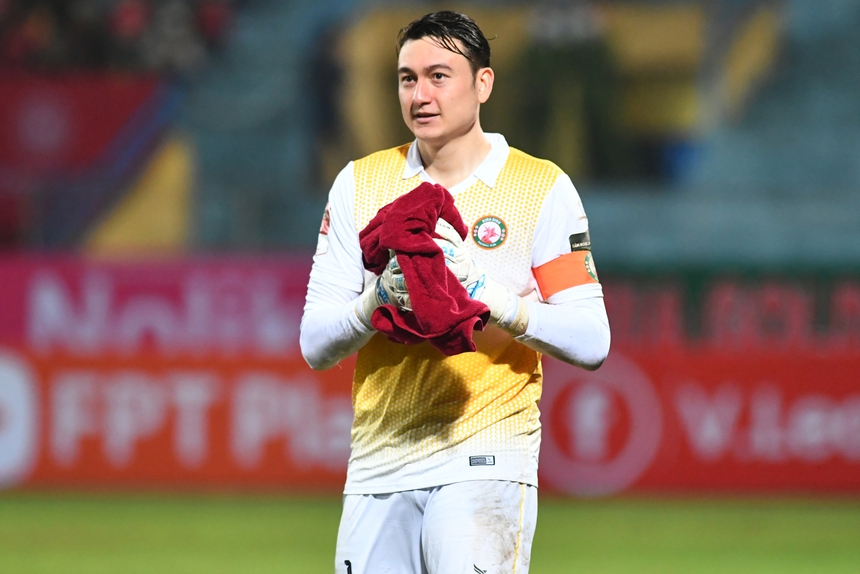 Văn Lâm thất vọng sau trận thua đậm nhất sự nghiệp tại V.League - Ảnh 1.