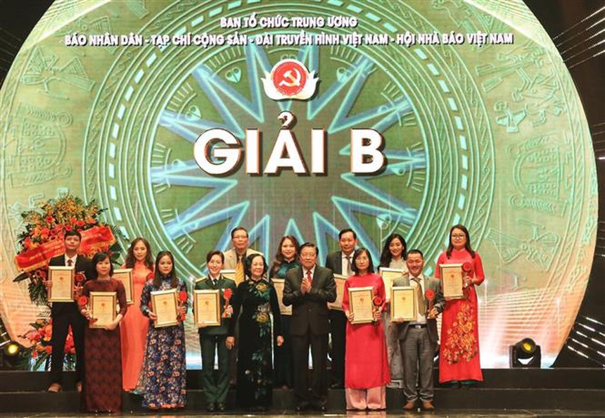 Lễ công bố và trao Giải báo chí toàn quốc về xây dựng Đảng lần thứ VII: Các tác phẩm đã bám sát những vấn đề nóng, sự kiện nổi bật - Ảnh 2.