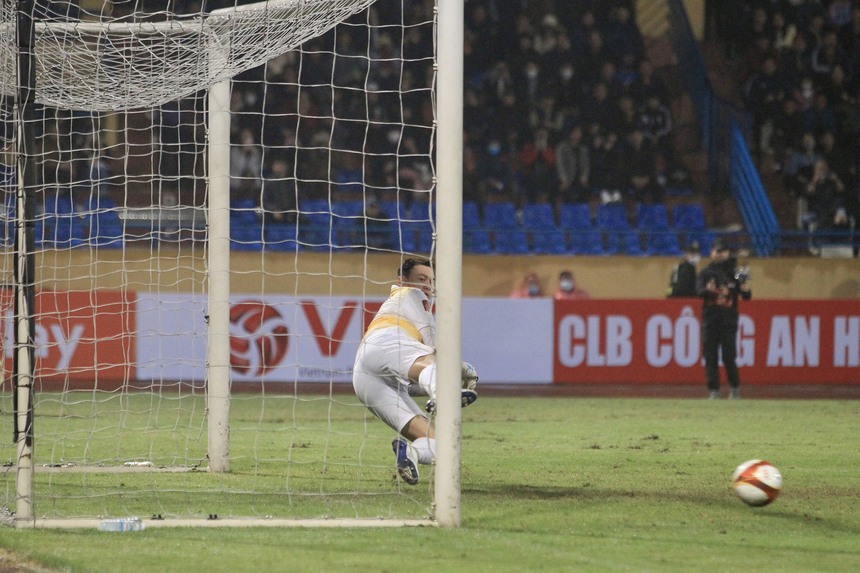 Công An Hà Nội 5-0 Bình Định: Tạo mưa bàn thắng, CAHN thị uy sức mạnh của ứng viên vô địch - Ảnh 2.