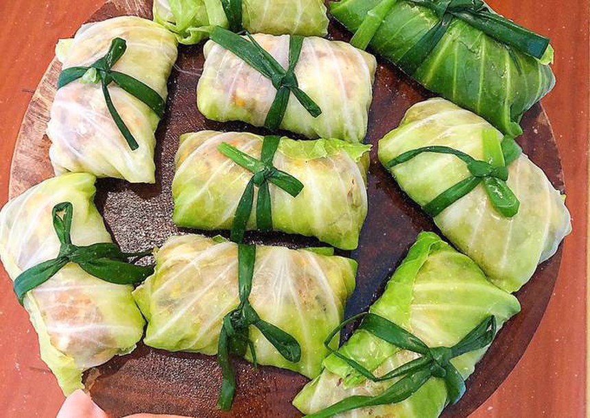 Cô vợ cho cả cây bắp cải vào nồi luộc khiến anh chồng tròn mắt, tưởng vụng về nhưng kết quả thật bất ngờ - Ảnh 4.