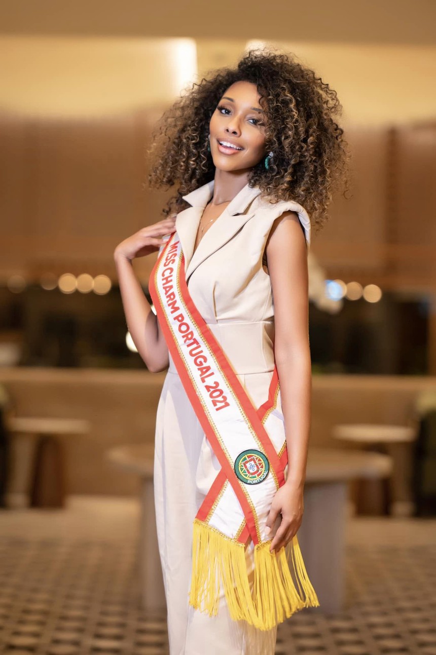 Mỹ nhân Việt lên đường chinh chiến quốc tế nhưng di chuyển từ nhà đến địa điểm tổ chức chỉ 1km - Ảnh 4.