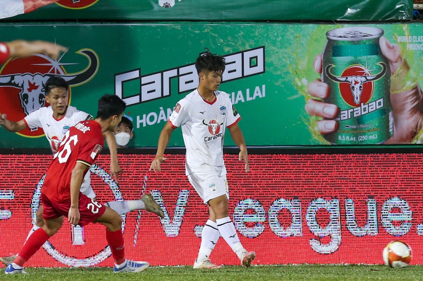 'Vua giải trẻ' lần đầu ra sân cho CLB HAGL tại V.League  - Ảnh 3.