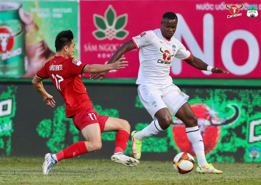 Kết quả bóng đá HAGL 0-0 Hà Tĩnh: Kiatisuk khởi đầu nhạt nhòa - Ảnh 1.