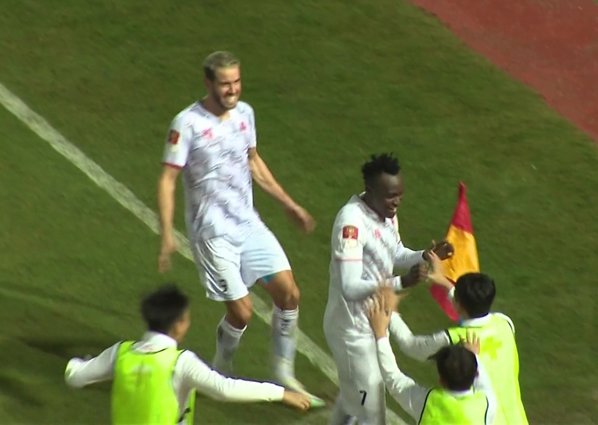 Hải Phòng FC tạo nên kịch bản khó tin trên sân Lạch Tray, khiến Bình Dương mừng hụt phút cuối - Ảnh 2. Hải Phòng FC tạo nên kịch bản khó tin trên sân Lạch Tray, khiến Bình Dương mừng hụt phút cuối - Ảnh 2.