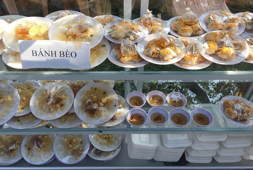 Hàng quán kinh doanh món chay đông khách dịp Rằm tháng Giêng - Ảnh 1.