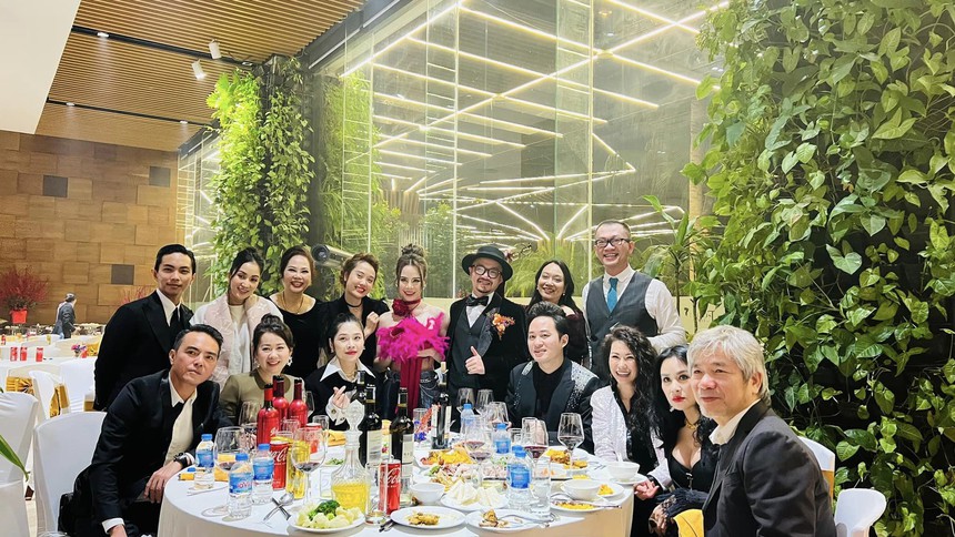 Vợ chồng Khánh Thi cùng dàn sao dự đám cưới Hà Lê và bà xã kém 13 tuổi - Ảnh 5.