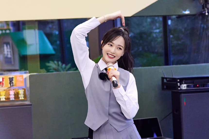 Đường Yên mặc váy như nữ sinh, nhan sắc thế nào mà được khen "gái một con trong mòn con mắt" - Ảnh 5.