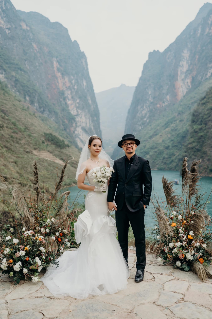 Vợ chồng Khánh Thi cùng dàn sao dự đám cưới Hà Lê và bà xã kém 13 tuổi - Ảnh 6.