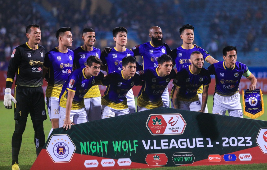 Văn Quyết tức giận chỉ tay cảnh cáo vì cho rằng cầu thủ Viettel chơi xấu - Ảnh 8.