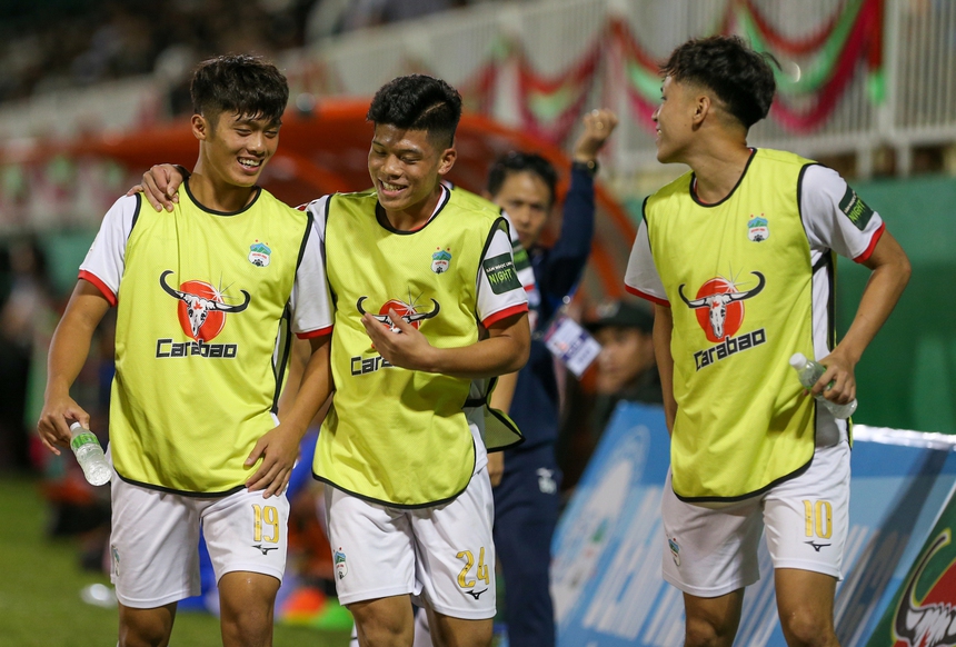 CLB HAGL có đội tuổi trung bình trẻ nhất V.League 2023 - Ảnh 1.