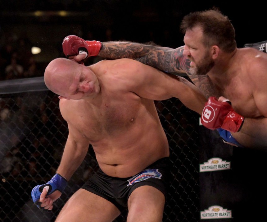 Huyền thoại Fedor Emelianenko nhận thất bại chóng vánh trong trận đấu cuối của sự nghiệp - Ảnh 1. Huyền thoại Fedor Emelianenko nhận thất bại chóng vánh trong trận đấu cuối của sự nghiệp - Ảnh 1.