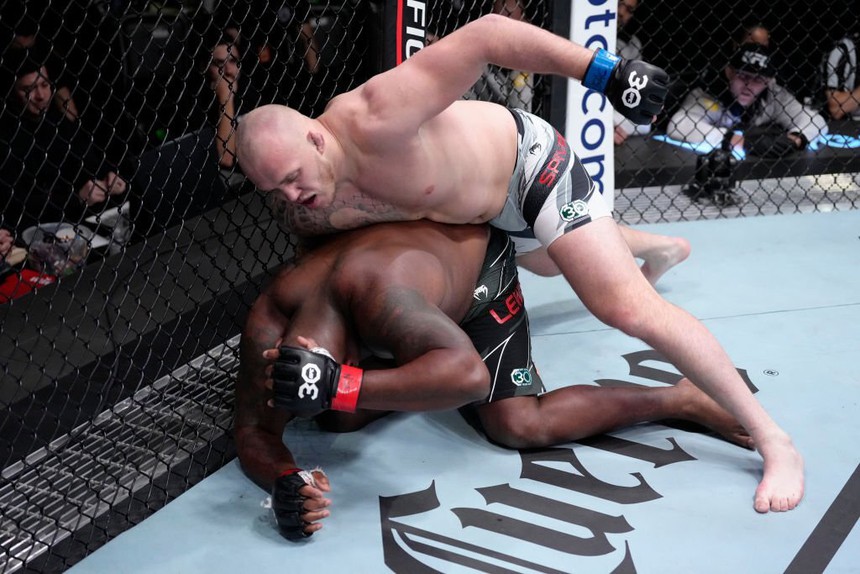 UFC FN 218: "Vua knock-out" Derrick Lewis lại thua, võ sĩ Indonesia lỡ cơ hội tạo ra lịch sử - Ảnh 2.