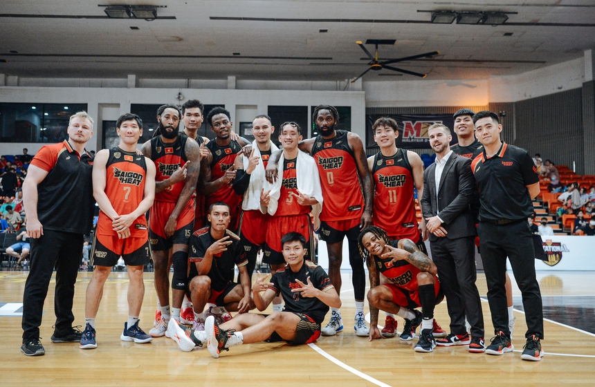 Phục thù thành công Hong Kong Eastern, HLV Saigon Heat khen ngợi tinh thần chiến đấu của các học trò - Ảnh 1.