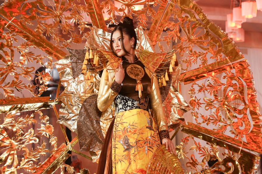 Dàn mỹ nhân đổ bộ thảm đỏ: Thùy Tiên rạng rỡ nổi bần bật, Lương Thùy Linh - Tiểu Vy đọ sắc - Ảnh 16.