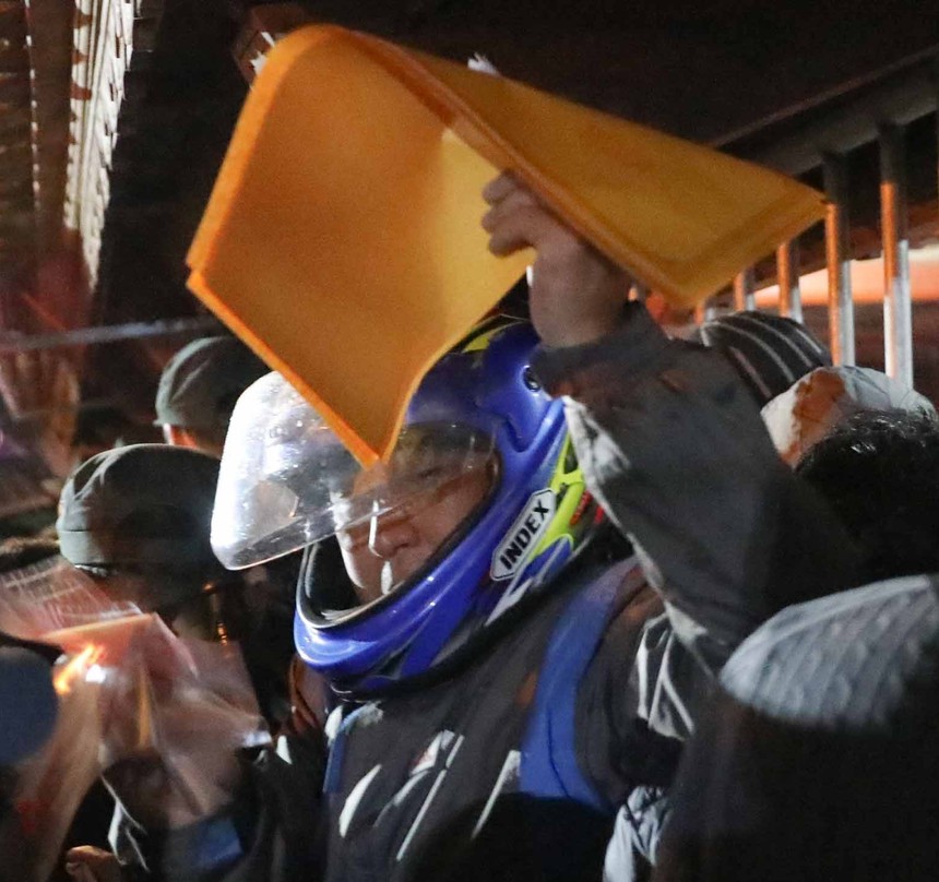 Hình ảnh người dân chen chúc xin ấn đền Trần Nam Định - Xuân Quý Mão 2023  - Ảnh 16.