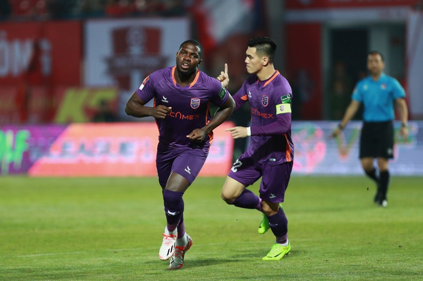 Bình Dương tại V-League 2023: Rimario đang làm Tiến Linh lu mờ? - Ảnh 1.