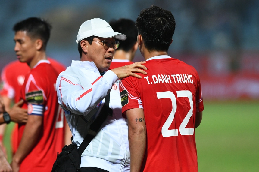 Danh Trung ăn mừng 'đau đớn' sau khi ghi bàn thắng quý như vàng cho Viettel FC - Ảnh 5. Danh Trung ăn mừng 'đau đớn' sau khi ghi bàn thắng quý như vàng cho Viettel FC - Ảnh 5.