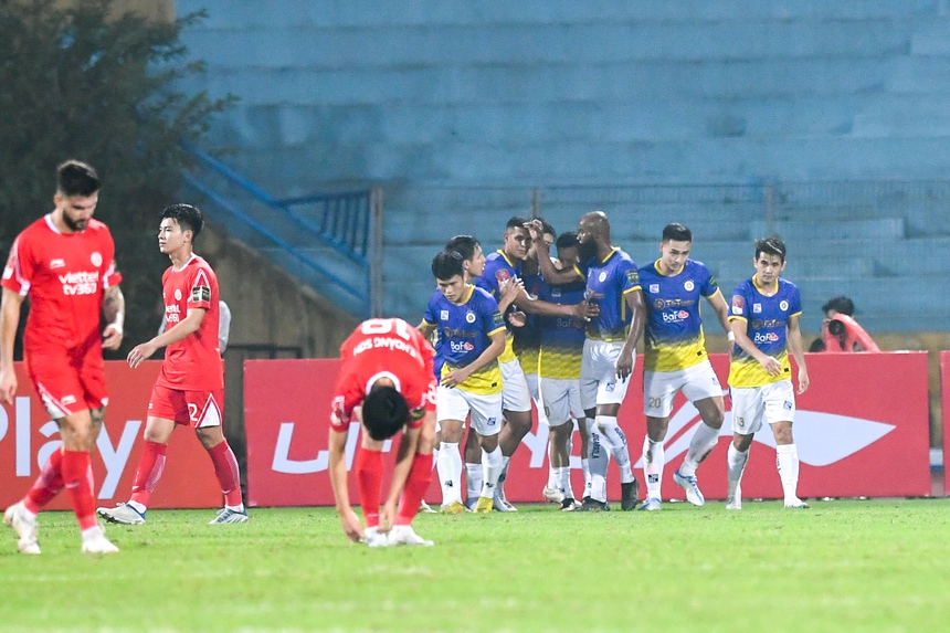 Danh Trung ăn mừng 'đau đớn' sau khi ghi bàn thắng quý như vàng cho Viettel FC - Ảnh 6. Danh Trung ăn mừng 'đau đớn' sau khi ghi bàn thắng quý như vàng cho Viettel FC - Ảnh 6.