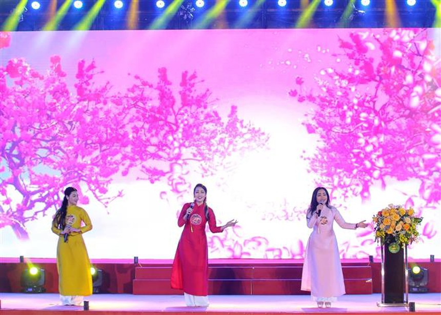 Đồng chí Nguyễn Trọng Nghĩa: Thơ ca luôn đồng hành cùng công cuộc xây dựng và bảo vệ Tổ quốc - Ảnh 2.