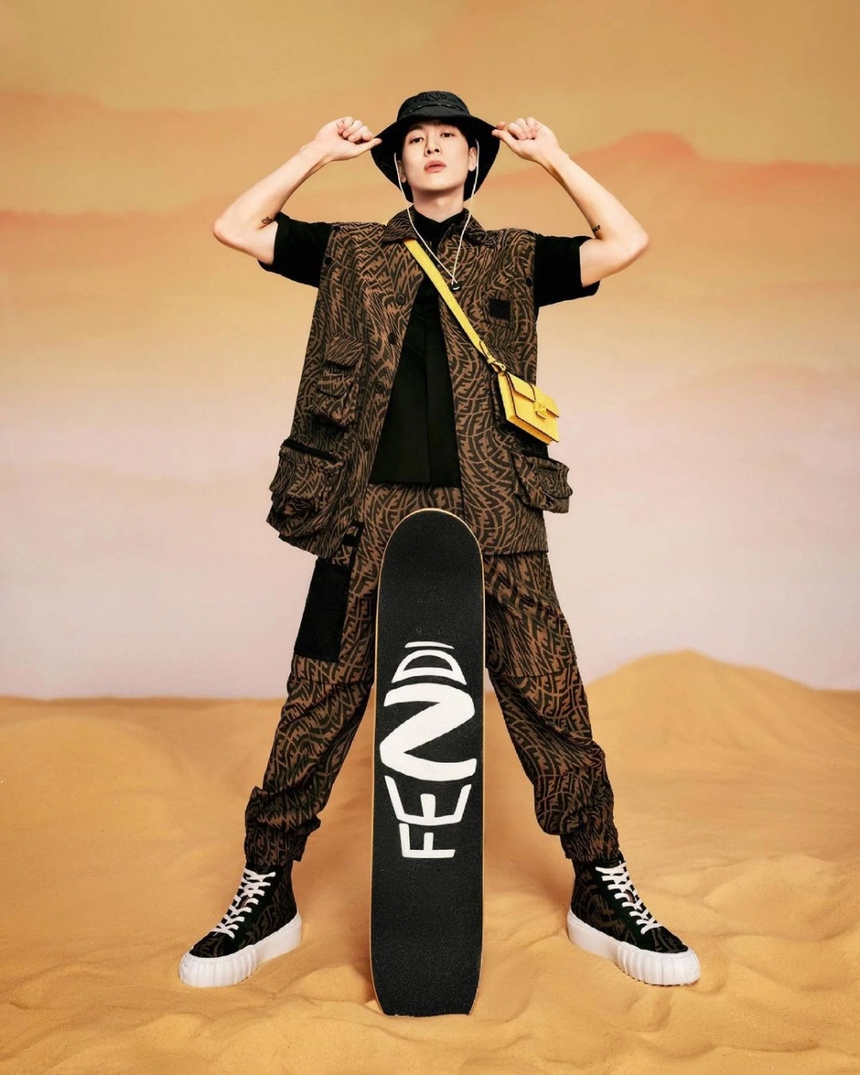 8 lần sao Kpop thống trị giới thời trang: BTS, Blackpink, Big Bang - Ảnh 11. 8 lần sao Kpop thống trị giới thời trang: BTS, Blackpink, Big Bang - Ảnh 11.