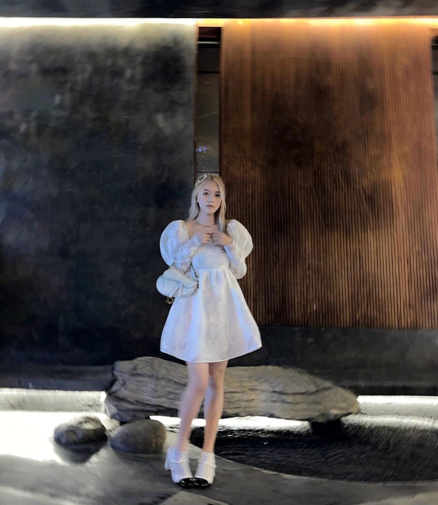 Dáng chuẩn mặc gì cũng đẹp nhưng Thiều Bảo Trâm chỉ mê 3 kiểu váy 'bất hủ' này: vừa dễ phối đồ lại khoe dáng cực 'nuột' - Ảnh 8.