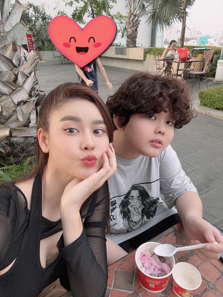 Trương Quỳnh Anh: Từng bất chấp mâu thuẫn với bố mẹ để sinh con, đã có tình mới sau khi chia tay Tim? - Ảnh 4. Trương Quỳnh Anh: Từng bất chấp mâu thuẫn với bố mẹ để sinh con, đã có tình mới sau khi chia tay Tim? - Ảnh 4.