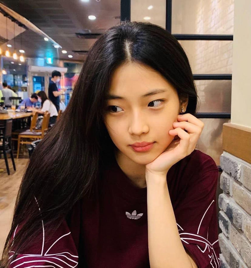 Thành viên cuối của nhóm "em gái BLACKPINK": Rap chiến như Jennie, visual "hao hao" chị cả NewJeans - Ảnh 5. Thành viên cuối của nhóm "em gái BLACKPINK": Rap chiến như Jennie, visual "hao hao" chị cả NewJeans - Ảnh 5.