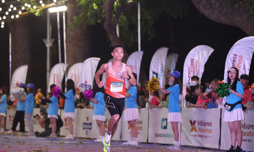 10 nghìn người dự vnexpress Marathon Hochiminh City Midnight 2023 - Ảnh 1.