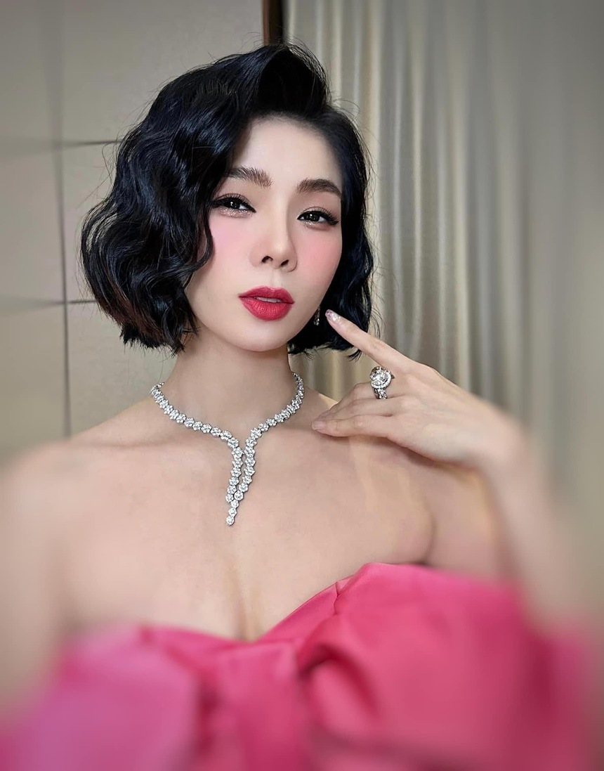 Bị netizen nhận xét sân si hơn thua từng điều nhỏ nhặt, Lệ Quyên 'xù lông' đáp trả - Ảnh 1. Bị netizen nhận xét sân si hơn thua từng điều nhỏ nhặt, Lệ Quyên 'xù lông' đáp trả - Ảnh 1.