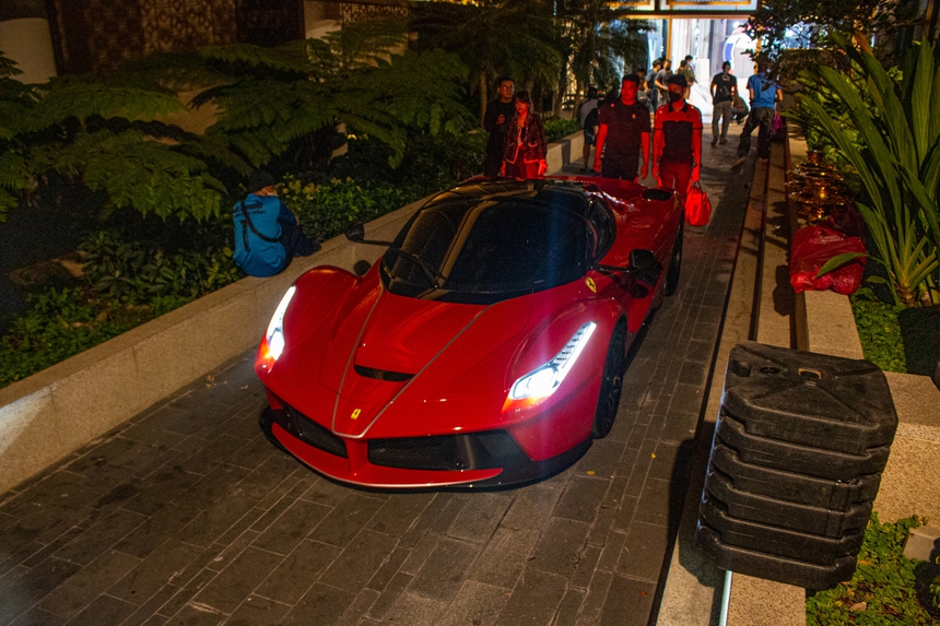 Tôi vừa tự bỏ 4 triệu bay sang Thái xem giới đại gia offline siêu xe: LaFerrari hơn 250 tỷ lộ diện, cả căn hầm kín Ferrari - Ảnh 14. Tôi vừa tự bỏ 4 triệu bay sang Thái xem giới đại gia offline siêu xe: LaFerrari hơn 250 tỷ lộ diện, cả căn hầm kín Ferrari - Ảnh 14.