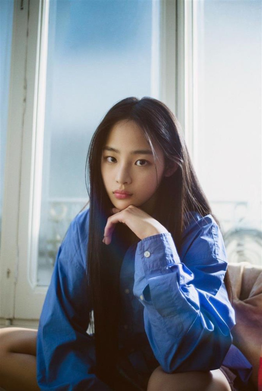 Thành viên cuối của nhóm "em gái BLACKPINK": Rap chiến như Jennie, visual "hao hao" chị cả NewJeans - Ảnh 6. Thành viên cuối của nhóm "em gái BLACKPINK": Rap chiến như Jennie, visual "hao hao" chị cả NewJeans - Ảnh 6.