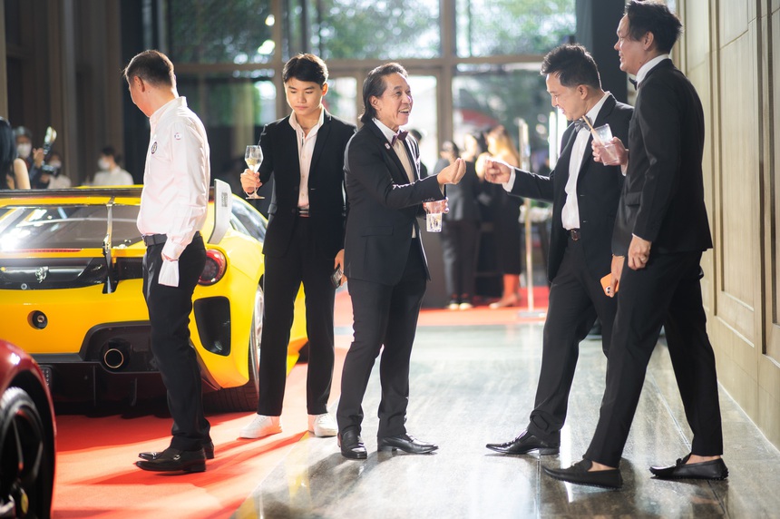 Tôi vừa tự bỏ 4 triệu bay sang Thái xem giới đại gia offline siêu xe: LaFerrari hơn 250 tỷ lộ diện, cả căn hầm kín Ferrari - Ảnh 13. Tôi vừa tự bỏ 4 triệu bay sang Thái xem giới đại gia offline siêu xe: LaFerrari hơn 250 tỷ lộ diện, cả căn hầm kín Ferrari - Ảnh 13.