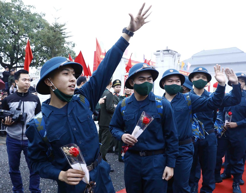 Thanh niên Thủ đô nô nức lên đường nhập ngũ - Ảnh 5. Thanh niên Thủ đô nô nức lên đường nhập ngũ - Ảnh 5.