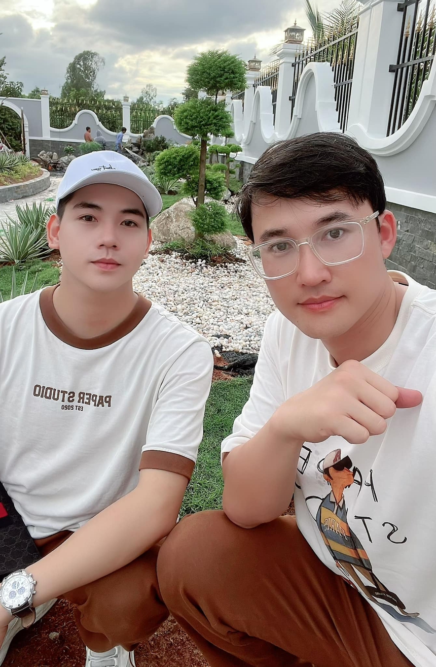 Cặp đôi LGBT vừa đón nhóc tỳ song sinh khoe xây thêm biệt thự, nâng cấp khối tài sản khủng  - Ảnh 5.